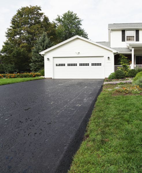Blacktop Driveway Paving in Petaluma